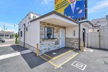 מוטל Mid City Inn