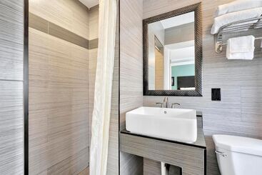 מוטל Mid City Inn