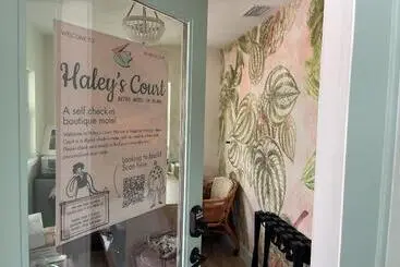 Haleys Court Boutique Motel