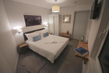 تختخواب و صبحانه Manta Ray Lodge