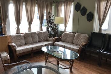 Cardinal Court Motel