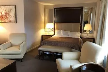 Cardinal Court Motel