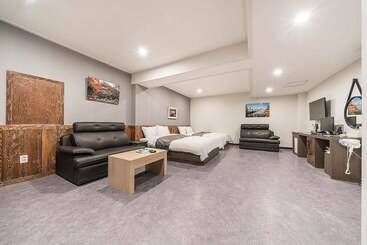 فندق على الطريق Line Plus