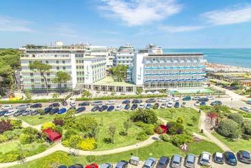 호텔 Fabilia Family Resort Milano Marittima