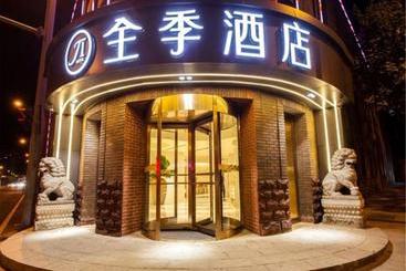 בית מלון כפרי Ji  Dalian Peace Square