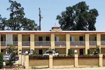 Town & Country Motel