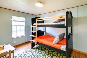 コテージ Near Blue Ridge Parkway: Ennice Home W/ Fire Pit