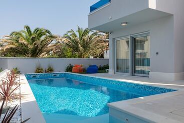 مبيت وإفطار Luxury Villa Karla