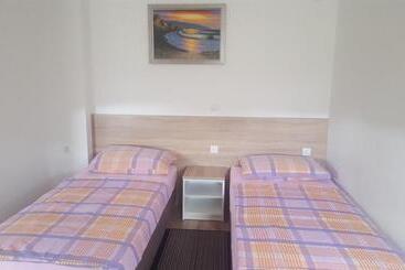 ベッドアンドブレックファースト Sobe Mrak