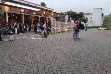 בית מלון כפרי Bess Resort And Waterpark Lawang