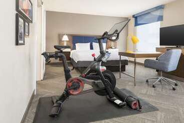 Отель Hampton Inn & Suites Phoenix Downtown