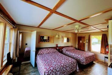 Eden Village Motel And Cottages