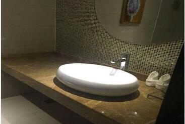 Lavande Hotel Shenzhen Huaqiang Road Subway Station Branch