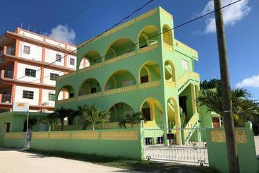 هتل Panchos Villas