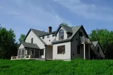 Hotelli Three Pines Bed And Breakfast