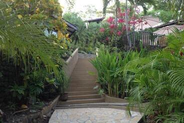 هتل Tamarindo Village