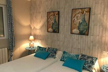 Отель Hostal Llanda