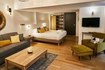 ホテル Apartments Du Louvre  Le Marais