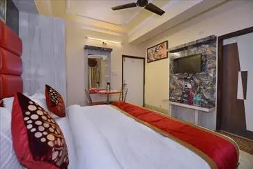 Otel O Ganpati Plaza