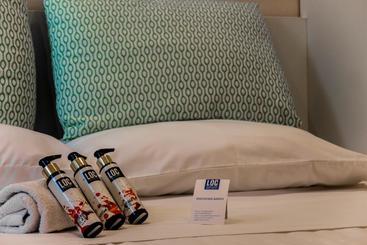 ホテル Loc Hospitality "corfu Port Suites Mantouki"