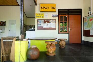 ホテル Spot On 1879 Lendang Homestay