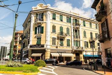Отель Cavour Guest House