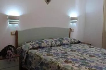 هتل Graceland Rooms And Suites