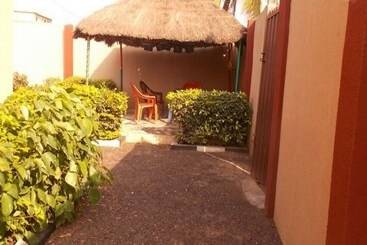 Hotel De Ultimate Palace