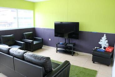 هتل Mahana Lodge Hostel & Backpacker