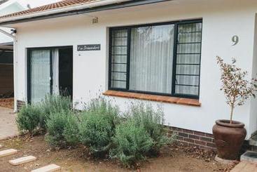 Отель 9 On Drommedaris