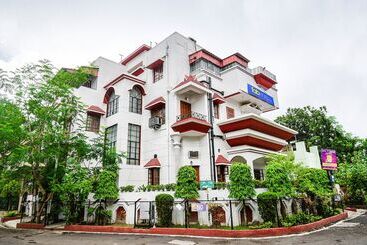 هتل Fabexpress Ullash Residency