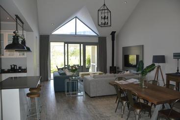 בית מלון כפרי Fernkloof Fairways Villa