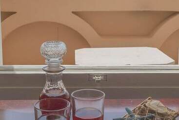 Turistlägenheter Leon Santorini