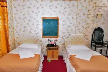 Отель Al Qaid