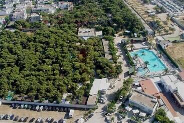 ホテル Villaggio Pineta Al Mare   Campground