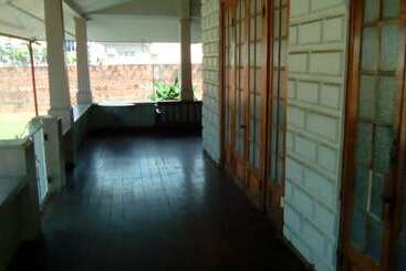 هتل Robert's Guesthouse