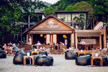 Hotel 15 Palms Beach Resort