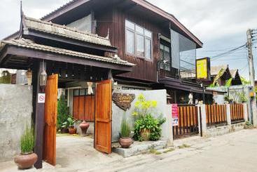 Отель Mae Ping Home