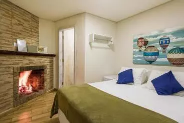 ホテル Villa Vintage Campos   Piscina E Opções De Suites Com Hidromassagem