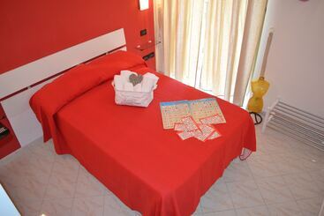 تختخواب و صبحانه Anna S Family