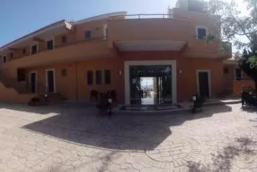 ホテル Finiki Plaza