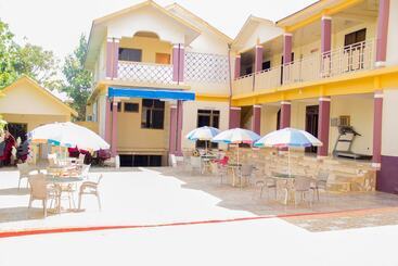 Отель Glamossay