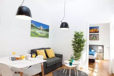 ツーリストアパートメント Loox Serviced Apartments Hatzova