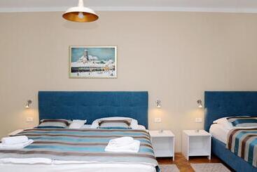 膳宿费 Apartments & Rooms Flowers