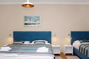 Majatalo Apartments & Rooms Flowers