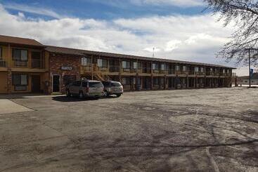 Split Mountain Motel