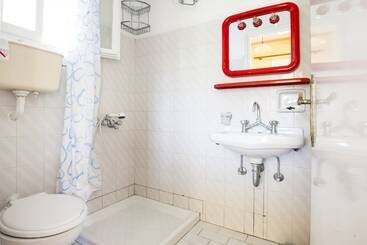 آپارتمانهای توریستها Tzivras Villa & Apartments