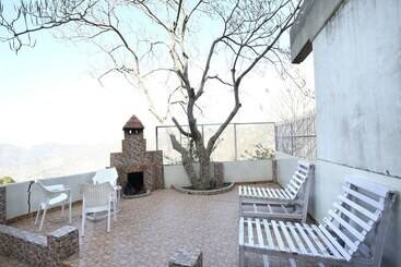 ホテル Oyo 12170 Home Luxury Rooms Rustic Villa Kasauli