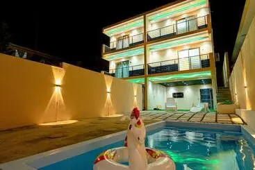 پانسیون Adonai Villa 1
