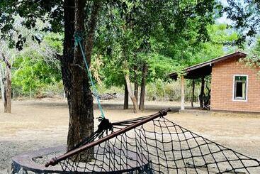 Herberge Funky Leopard Safari Lodge Bordering Yala National Park